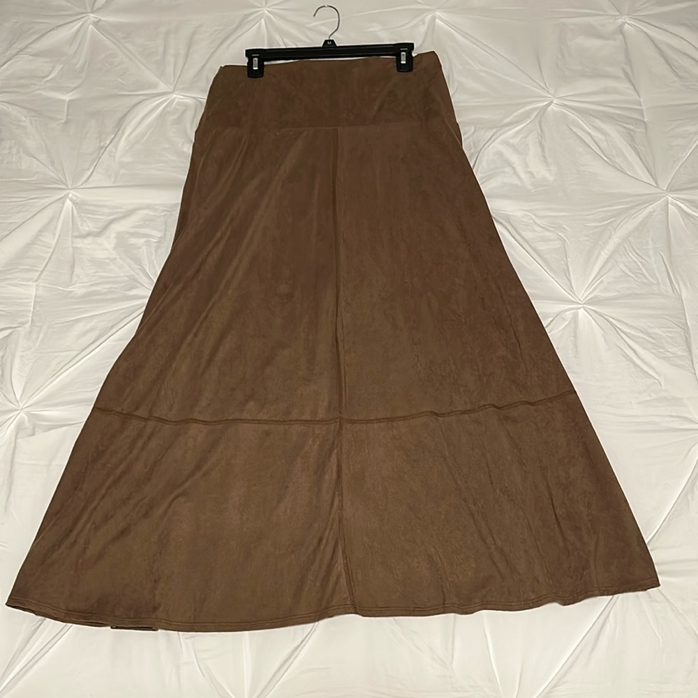 New never worn Sunny Leigh size medium rayon full length (ankle) skirt brown/tan